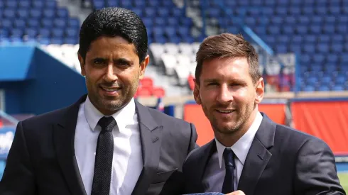 Foto: Sebastien Muylaert/Getty Images - Nasser Al-Attiyah e Lionel Messi