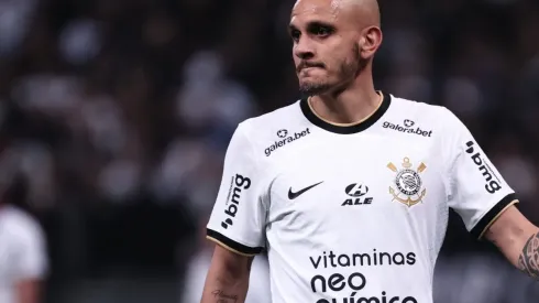 Fábio Santos renovou com o Corinthians – Foto: Ettore Chiereguini/AGIF