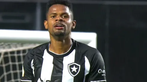 Júnior Santos com a camisa do Botafogo – Foto: Reprodução/TV Globo