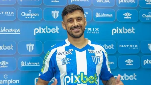 Foto: Thiago Kaue/Avaí F.C. - Robinho foi apresentado no Avaí nesta sexta-feira