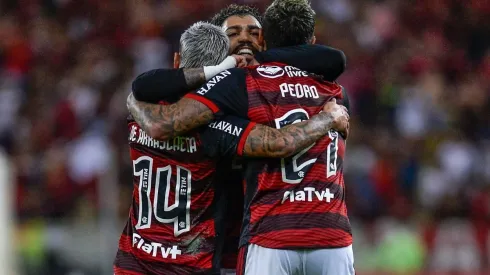 Arrascaeta, Pedro e Gabi comemorando gol do Flamengo - Foto: Marcelo Cortes/Flamengo