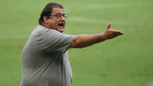 Kely Pereira/AGIF - Guto Ferreira é o treinador do Goiás em 2023