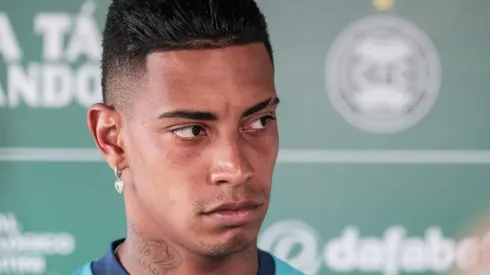 Foto: Robson Mafra/AGIF - Alef Manga marcou o primeiro gol do Coritiba no ano