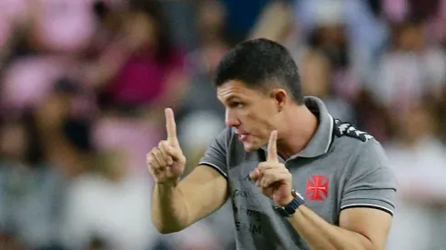 Foto: Daniel RAMALHO/VASCO - Maurício Barbieri escala o Vasco