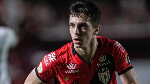 Heber Gomes/AGIF - Shaylon é titular do Atlético-GO