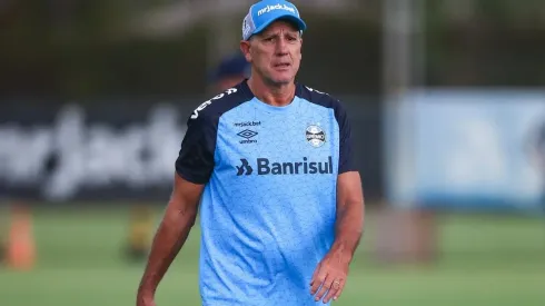 Foto: Lucas Uebel/Grêmio/Divulgação - Renato: técnico entrou em ação nos bastidores
