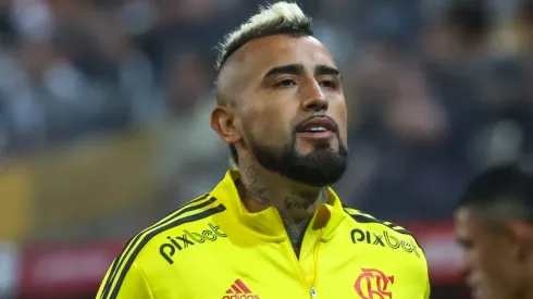 Marcello Zambrana/AGIF. Vidal reclama por não ser acionado em partida do Flamengo