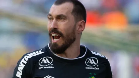 Walter atinge feito pelo Cuiabá e vê recorde histórico à caminho