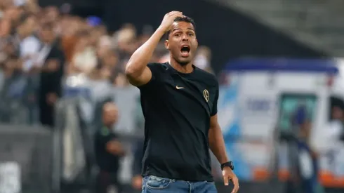 Foto: Marcello Zambrana/AGIF - Fernando Lázaro pode atingir marca expressiva no Corinthians