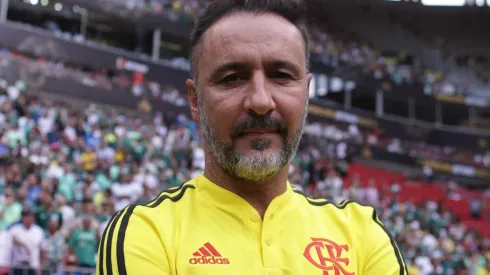 Foto: Ettore Chiereguini/AGIF – Vítor Pereira tomou decisão polêmica no Flamengo