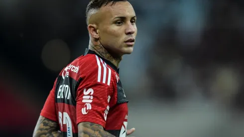 Foto: Thiago Ribeiro/AGIF - Everton Cebolina: atacante está sem espaço no Flamengo