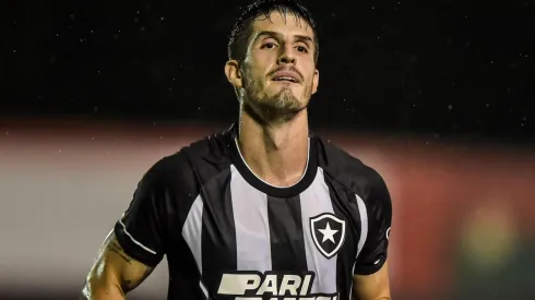 Thiago Ribeiro/AGIF/ Lucas Piazon, Victor Sá, Tiquinho Soares e +8; Luis Castro esboça Botafogo para clássico