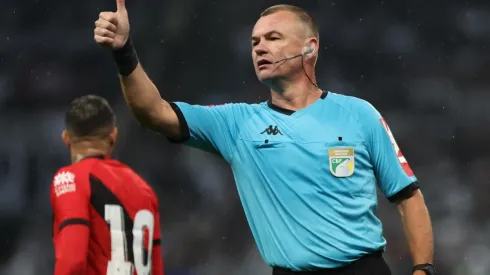 Foto: Marcello Zambrana/AGIF - Vuaden: árbitro foi escolhido para o GreNal 438