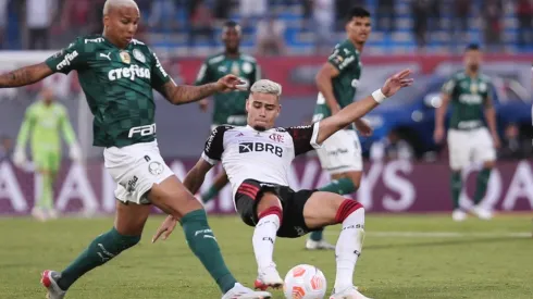 Foto: (Ettore Chiereguini/AGIF) - Deyverson marcou o gol do título do Palmeiras na Libertadores 2021 sobre o Flamengo
