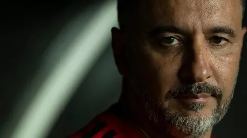 Foto: Jorge Rodrigues/AGIF – Vítor Pereira estaria insatisfeito com a postura da diretoria do Flamengo