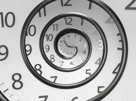 Cientista de 77 anos afirma ter criado máquina do tempo