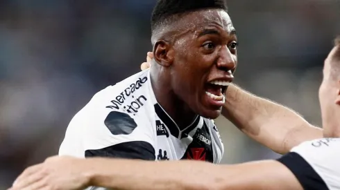 Foto: Daniel RAMALHO/VASCO/Divulgação - Léo: zagueiro se manifestou sobre o erro de Capasso