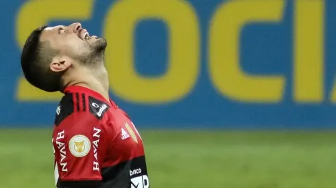 Foto: Fernando Moreno/AGIF – Arrascaeta sentiu lesão muscular e saiu do clássico contra o Vasco; Pablo sequer foi a campo