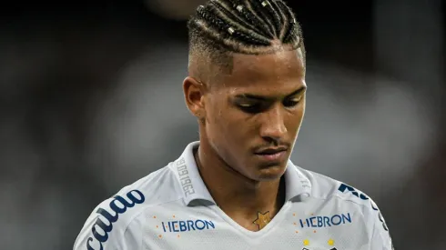 Foto: Thiago Ribeiro/AGIF - Ângelo deve permanecer no Santos