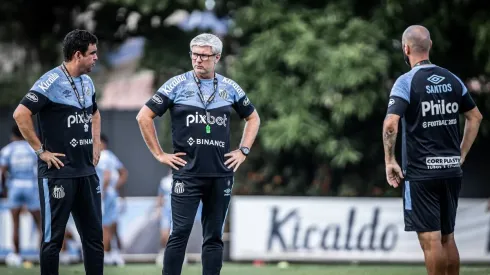 Foto: Raul Baretta/ Santos FC - Odair Hellmann busca soluções no Santos