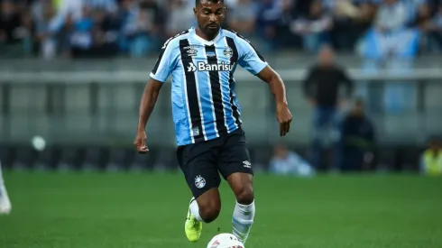 Foto: Pedro H. Tesch/AGIF - Thiago Santos foi defendido por Renato Gaúcho