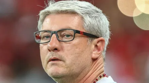 - Odair Hellmann, treinador