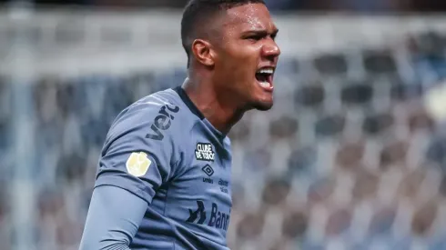 FOTO: LUCAS UEBEL/GREMIO FBPA - Adriel mudou de empresário e torcida do Grêmio já