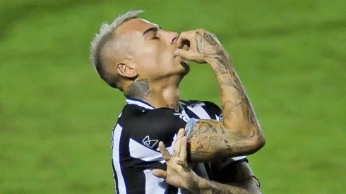 Vargas é comunicado por Rodrigo Caetano e Galo 'anuncia' destino