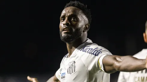 Foto: Abner Dourado/AGIF - Mendoza vem se destacando pelo Santos.