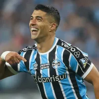 Ao lado do Suárez: Camisa 18 recebe \'invasão\' por chegada ao Grêmio