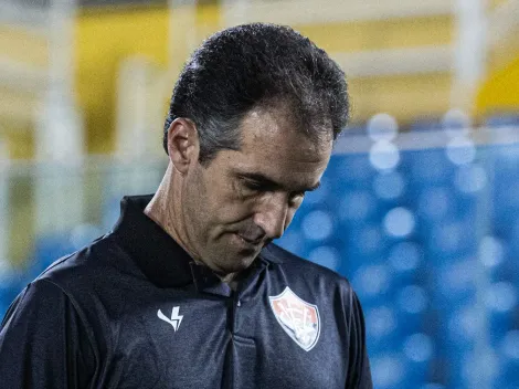 “Estratégia tática e de preservar o jogador”, diz técnico do Vitória que colocou três zagueiros em campo e empatou com o Avaí