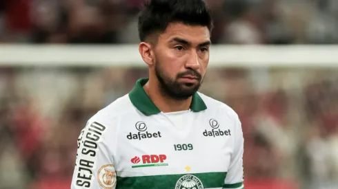 Foto: (Robson Mafra/AGIF) – Marcelino Moreno deu um susto nos torcedores do Coritiba