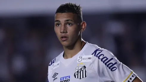 Foto: Ettore Chiereguini/AGIF – Deivid Washington vem sendo titular do Santos