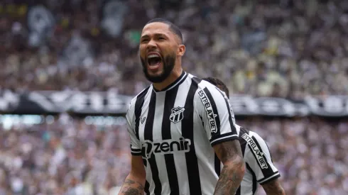 CE - FORTALEZA - 18/03/2023 - CEARENSE 2023, CEARA X IGUATU - Vitor Gabriel jogador do Ceara comemora seu gol durante partida contra o Iguatu no estadio Arena Castelao pelo campeonato Cearense 2023. Foto: Lucas Emanuel/AGIF