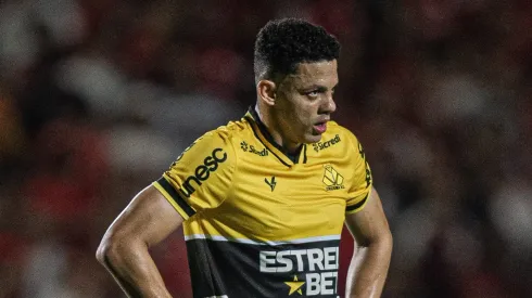 GO - GOIANIA - 12/05/2023 - BRASILEIRO A 2023, VILA NOVA-GO X CRICIUMA - Walisson Maia jogador do Criciuma durante partida contra o Vila Nova-GO no estadio Onesio Brasileiro Alvarenga pelo campeonato BRASILEIRO A 2023.