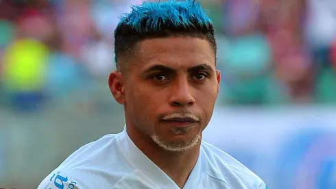 BA - SALVADOR - 20/05/2023 - BRASILEIRO A 2023, BAHIA X GOIAS - Jacare, jogador do Bahia durante execucao do hino nacional antes da partida contra o Goias no estadio Arena Fonte Nova pelo campeonato BRASILEIRO A 2023.