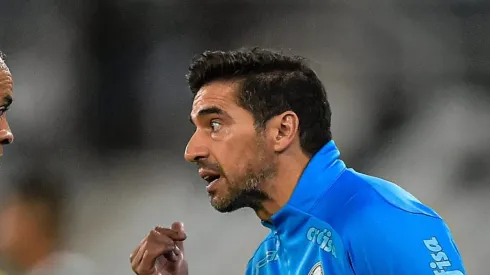 Foto: Thiago Ribeiro/AGIF - Abel Ferreira tem problemas com a arbitragem