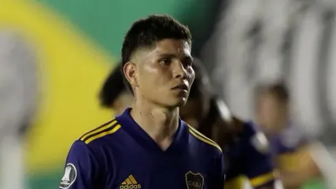 SANTOS, BRAZIL - JANUARY 13: Jorman Campuzano of Boca Juniors looks dejected after a semifinal second leg match between Santos and Boca Juniors as part of Copa CONMEBOL Libertadores 2020 at Urbano Caldeira Stadium (Vila Belmiro) on January 13, 2021 in Santos, Brazil. (Photo by Andre Penner – Pool/Getty Images)