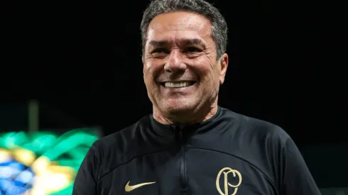 Luxa sugeriu Walace ao Corinthians, mas alto valor fez Clube sair de cena. Palmeiras também tem interesse no camisa 5