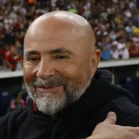 Foi flagrado no Brasil, reforço surpresa internacional fechou com Flamengo: Sampaoli ganha o melhor presente do ano e zagueiro canhoto acerta salários com CRF