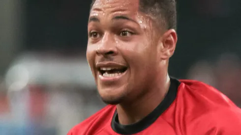 PR - CURITIBA - 18/04/2023 - LIBERTADORES 2023, ATHLETICO-PR X ATLETICO-MG - Vitor Roque jogador do Athletico-PR durante partida contra o Atletico-MG no estadio Arena da Baixada pelo campeonato Libertadores 2023. Foto: Robson Mafra/AGIF