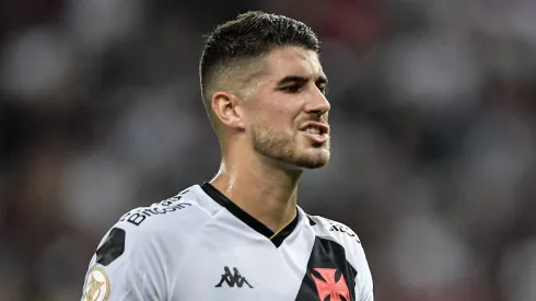RJ - RIO DE JANEIRO - 05/06/2023 - BRASILEIRO A 2023, VASCO X FLAMENGO - Pedro Raul jogador do Vasco durante partida contra o Flamengo no estadio Maracana pelo campeonato BRASILEIRO A 2023.