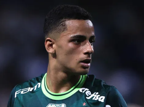 Giovani perde espaço no Palmeiras, mas Abel pede calma com o atacante