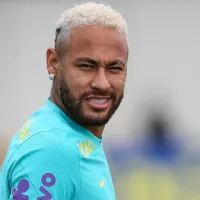 Neymar aparece \'do nada\' com camisa do Santos e derruba a web