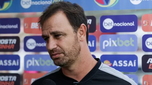 Foto: Rafael Vieira/AGIF – Felipe Conceição, tecnico do Santa Cruz