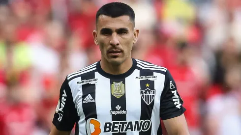 Foto: Pedro H. Tesch/AGIF - Júnior Alonso acumula duas passagens pelo Galo e saída da Rússia anima Massa na web