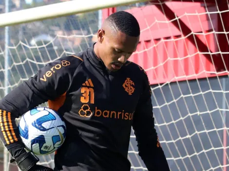 John causa reviravolta e destino do goleiro "bomba" após milagre no Inter