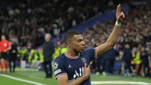 MADRID, SPAIN - MARCH 09: Kylian Mbappe of Paris Saint-Germain celebrates scoring their opening goal during the UEFA Champions League Round Of Sixteen Leg Two match between Real Madrid and Paris Saint-Germain at Estadio Santiago Bernabeu on March 09, 2022 in Madrid, Spain. (Photo by Gonzalo Arroyo Moreno/Getty Images)