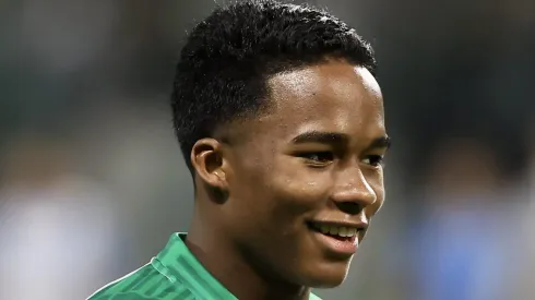 SP – SAO PAULO – 10/05/2023 – BRASILEIRO A 2023, PALMEIRAS X GREMIO – Endrick jogador do Palmeiras durante aquecimento antes da partida contra o Gremio no estadio Arena Allianz Parque pelo campeonato BRASILEIRO A 2023.