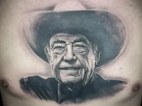 Tatuagem reproduz o rosto de Doyle Brunson
